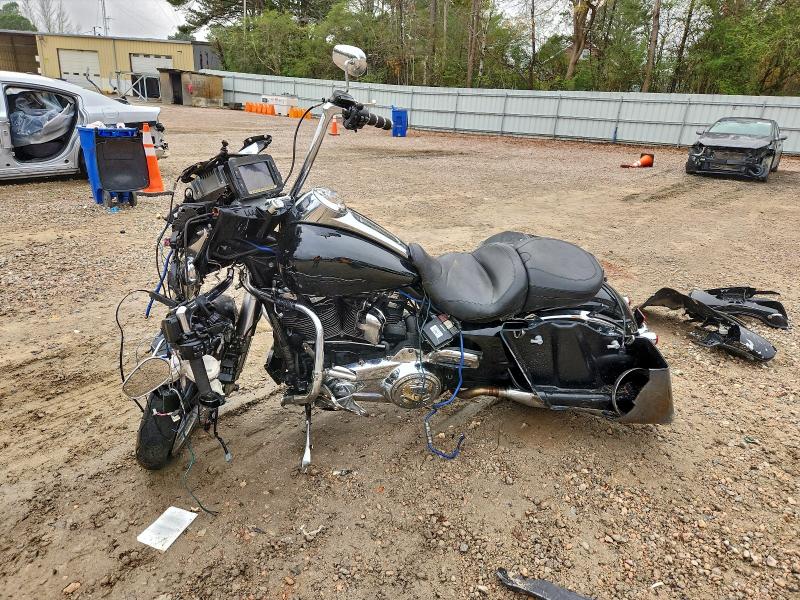 HARLEY-DAVIDSON FL 2017