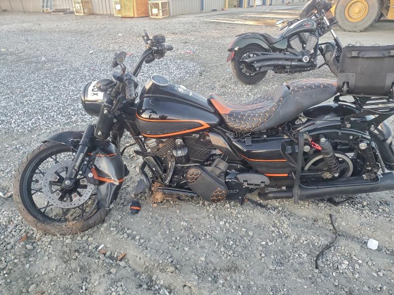 HARLEY-DAVIDSON FL 2022