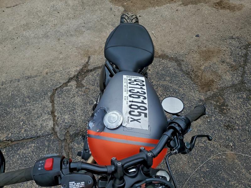 TRIUMPH BONNEVILLE 2025