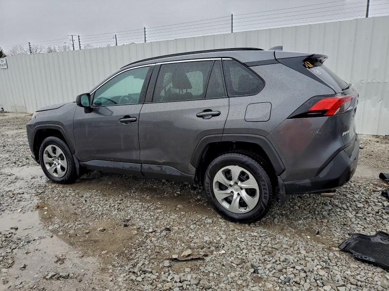 Фото 2 - TOYOTA RAV4