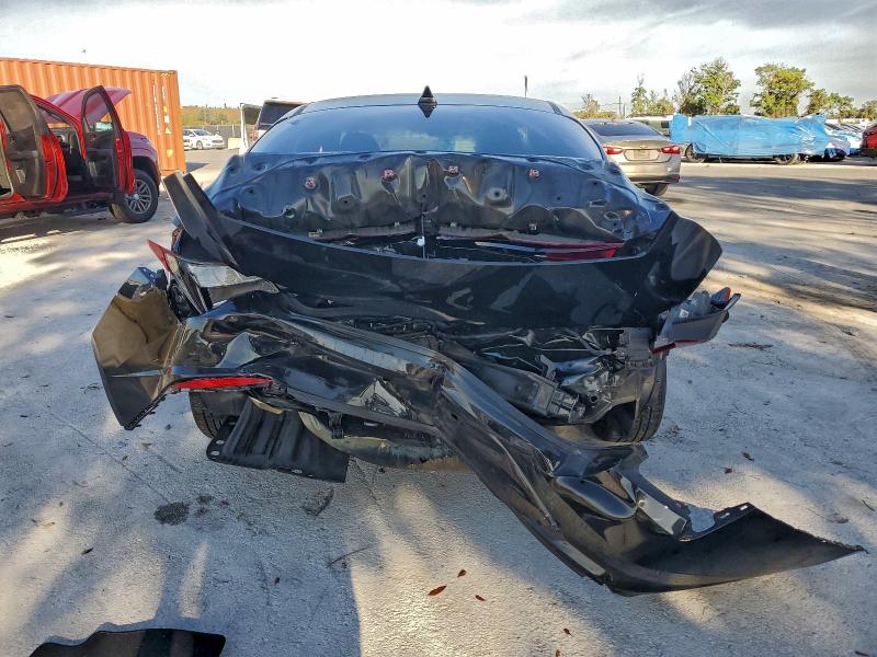 Фото 6 - HYUNDAI ELANTRA