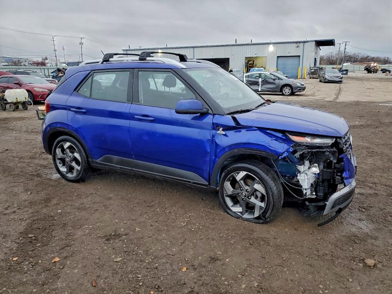 Фото 4 - HYUNDAI VENUE