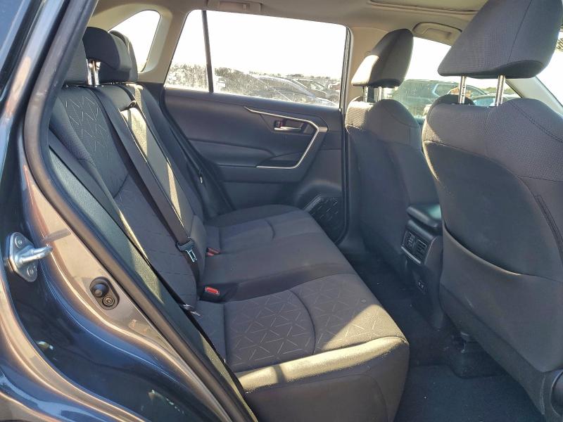 Фото 10 - TOYOTA RAV4