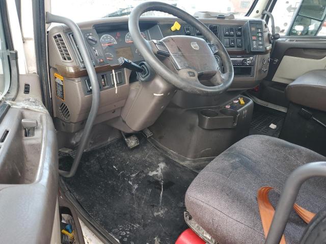 Фото 8 - VOLVO VN