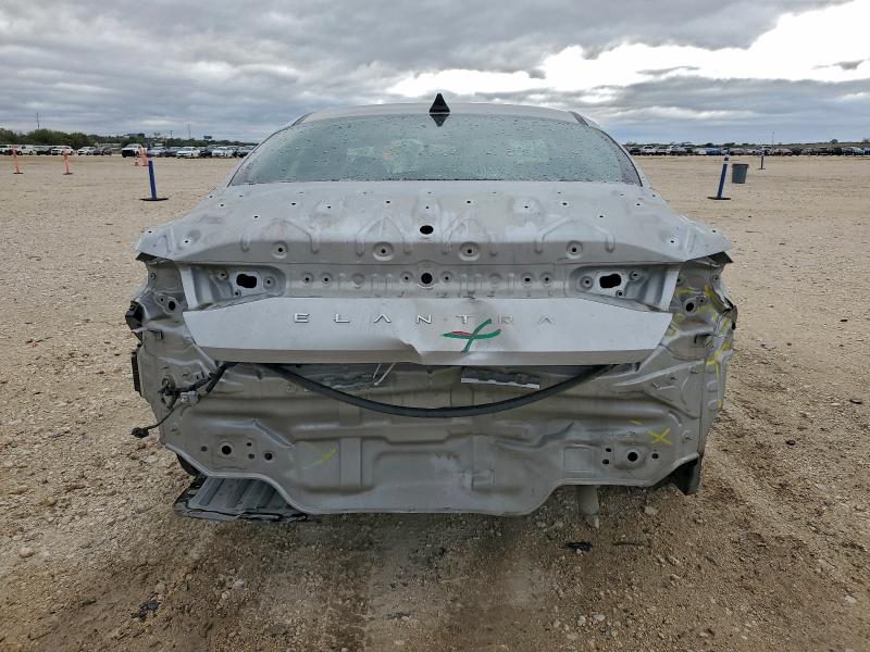 Фото 6 - HYUNDAI ELANTRA