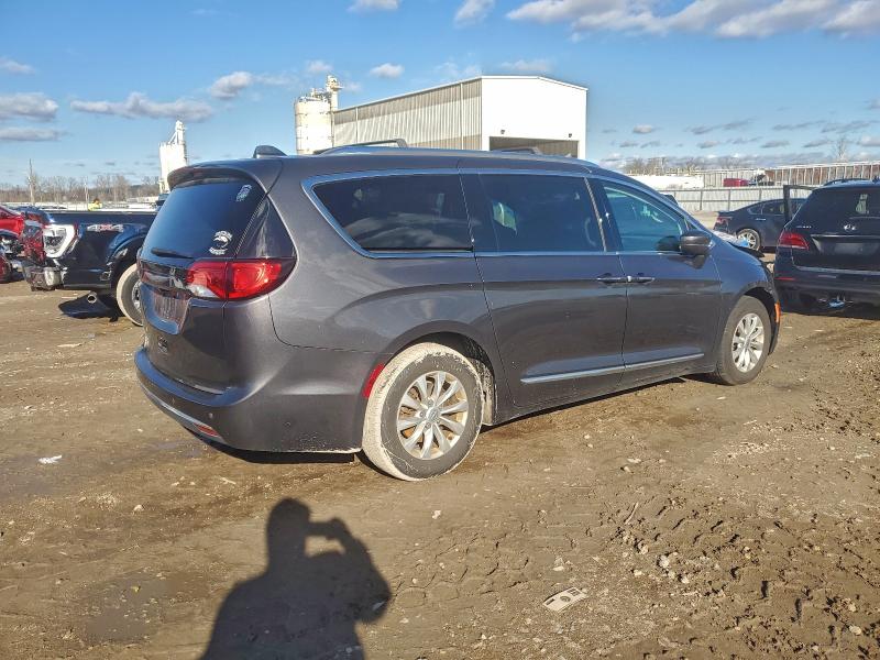 Фото 3 - CHRYSLER PACIFICA