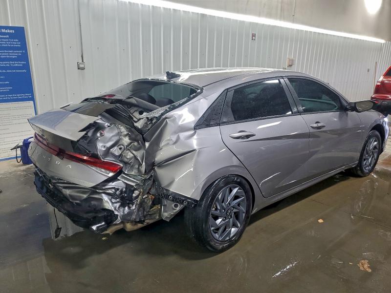 Фото 3 - HYUNDAI ELANTRA