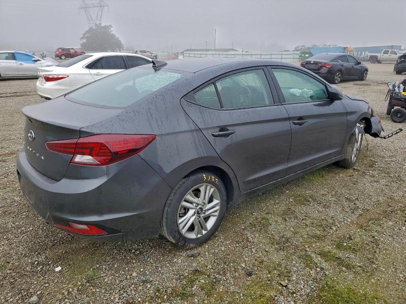 Фото 3 - HYUNDAI ELANTRA