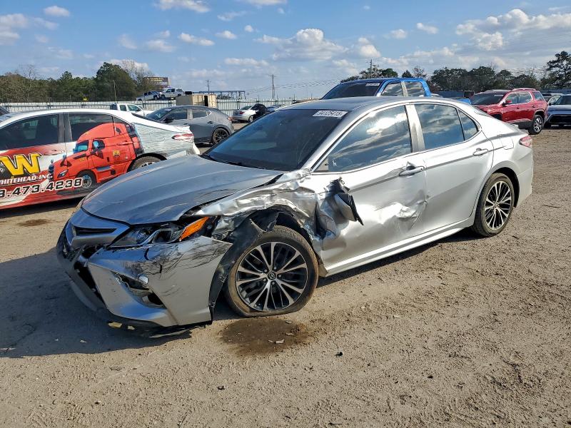 Фото 1 - TOYOTA CAMRY