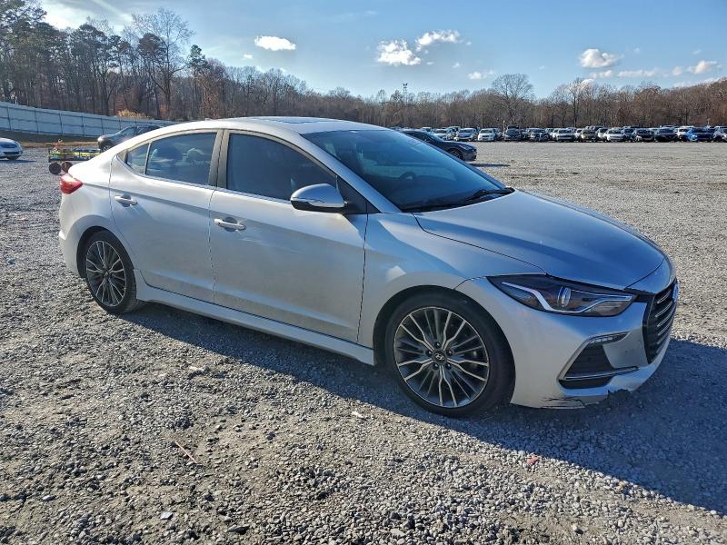 Фото 4 - HYUNDAI ELANTRA