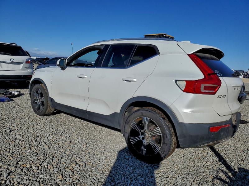 Фото 2 - VOLVO XC40
