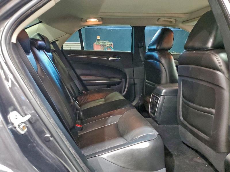 Фото 10 - CHRYSLER 300