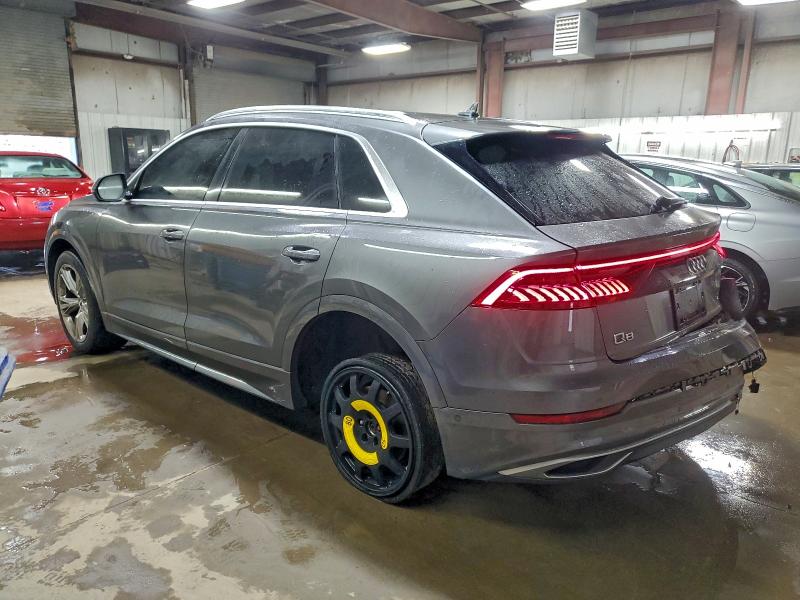 Фото 2 - AUDI Q8