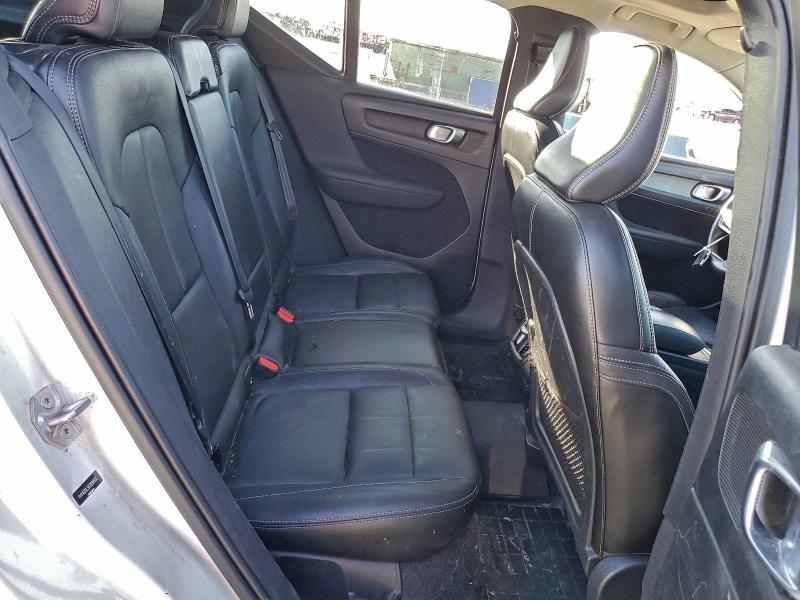 Фото 11 - VOLVO XC40