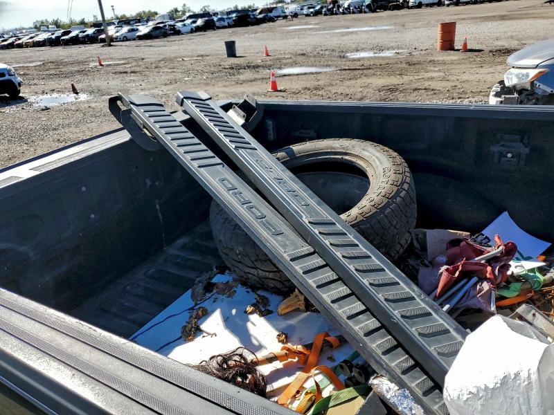 Фото 12 - FORD F-150