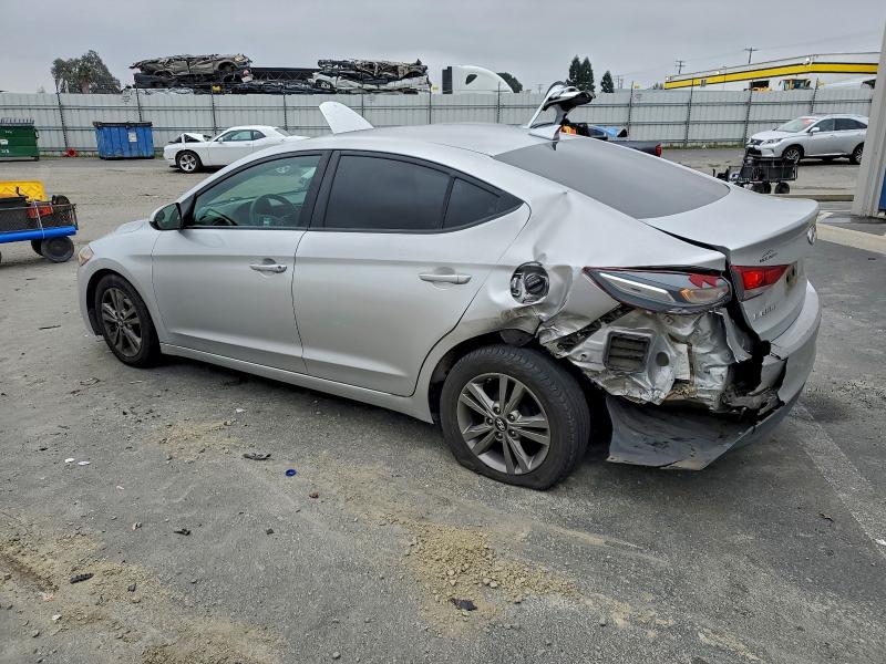 Фото 2 - HYUNDAI ELANTRA