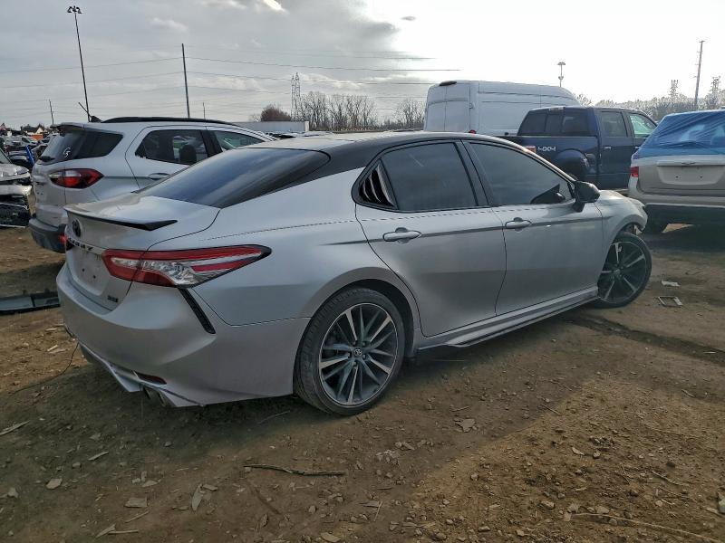 Фото 3 - TOYOTA CAMRY