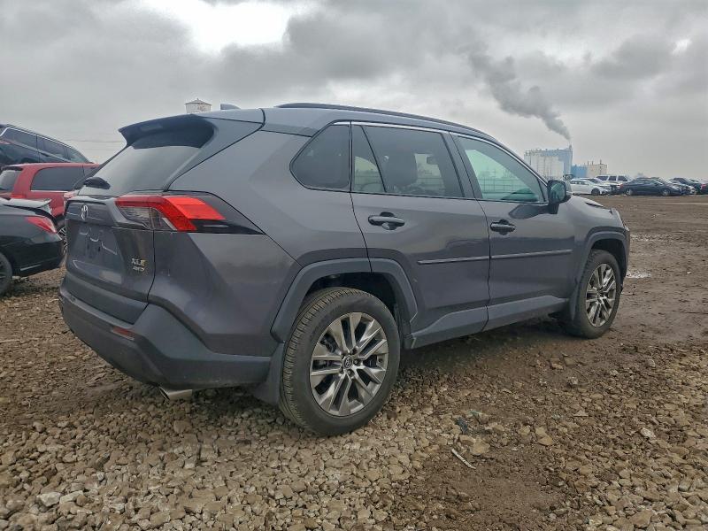 Фото 3 - TOYOTA RAV4