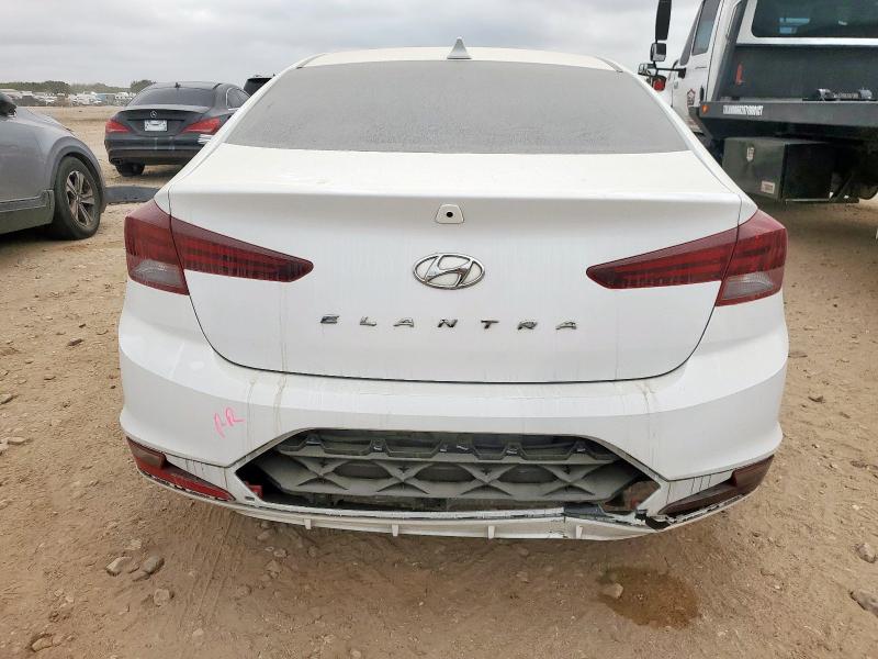 Фото 6 - HYUNDAI ELANTRA