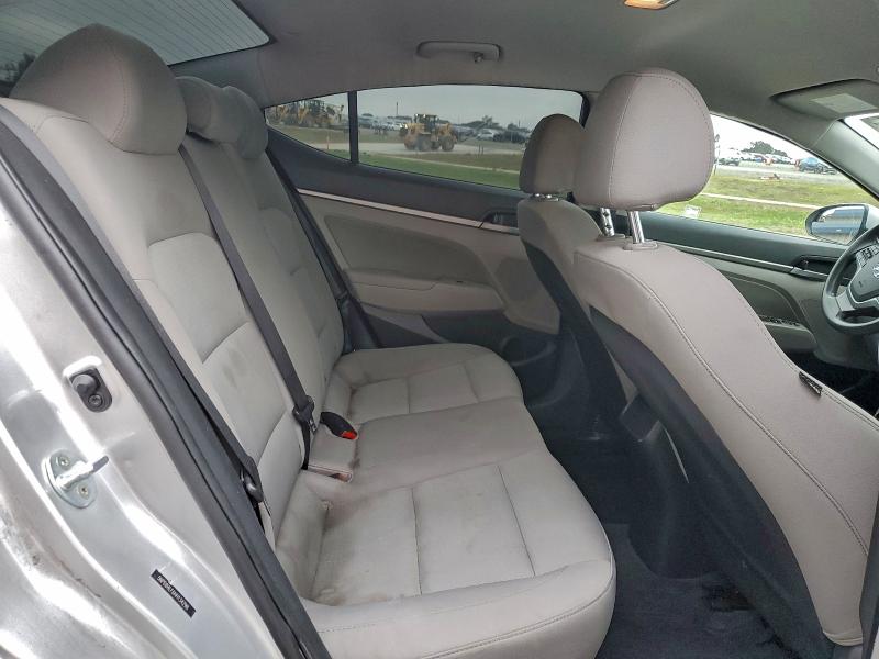 Фото 10 - HYUNDAI ELANTRA