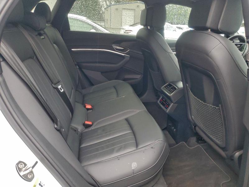 Фото 11 - AUDI E-TRON