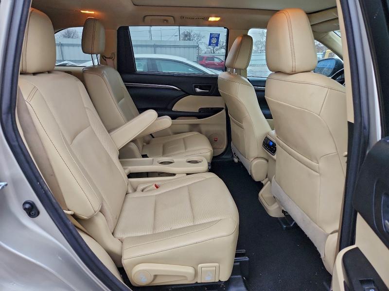 Фото 11 - TOYOTA HIGHLANDER