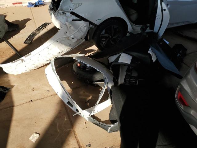 Фото 12 - HYUNDAI ELANTRA