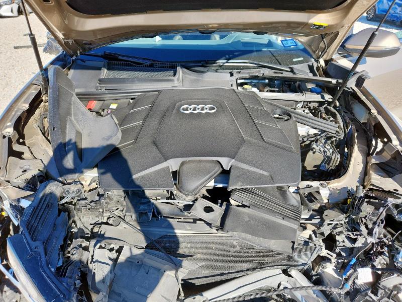 Фото 12 - AUDI Q8