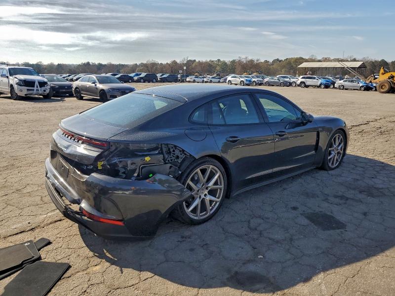 Фото 3 - PORSCHE PANAMERA