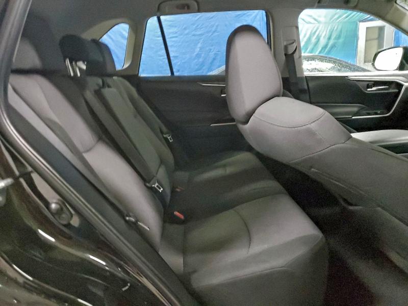 Фото 11 - TOYOTA RAV4