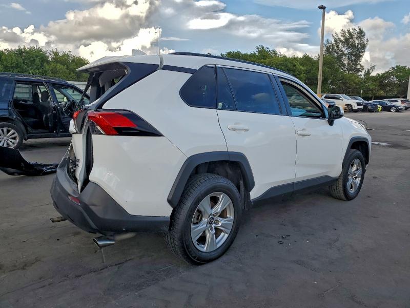 Фото 3 - TOYOTA RAV4