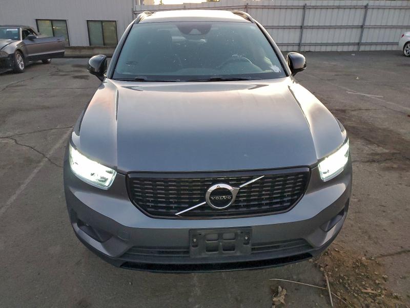 Фото 5 - VOLVO XC40