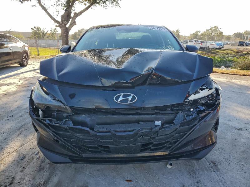 Фото 5 - HYUNDAI ELANTRA