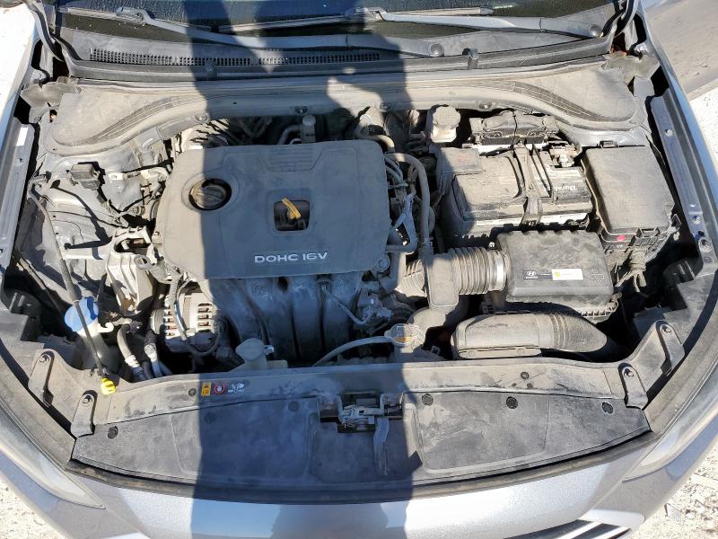 Фото 11 - HYUNDAI ELANTRA