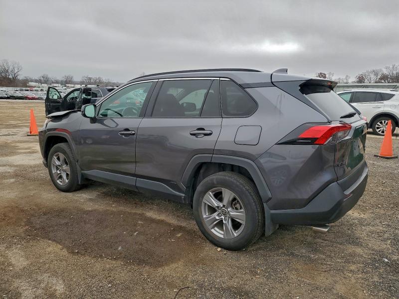 Фото 2 - TOYOTA RAV4