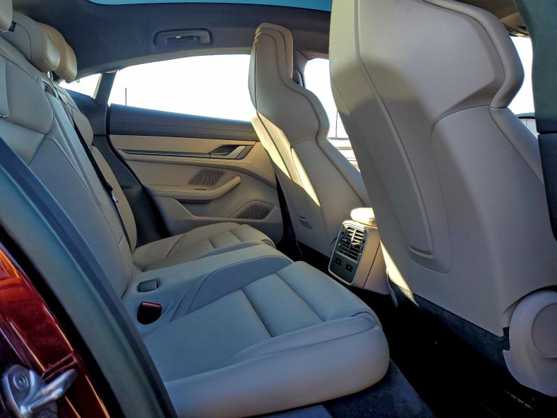 Фото 10 - PORSCHE TAYCAN