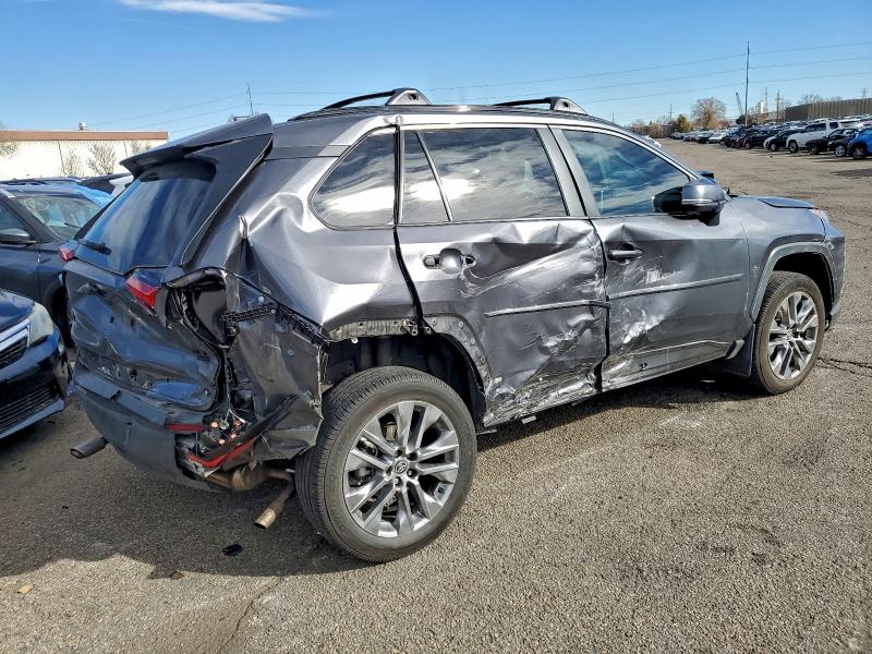 Фото 3 - TOYOTA RAV4