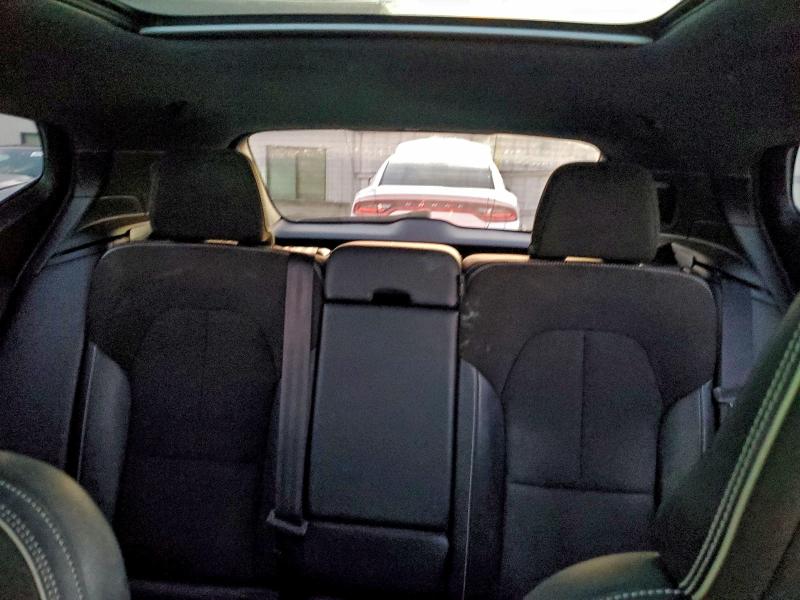 Фото 10 - VOLVO XC40