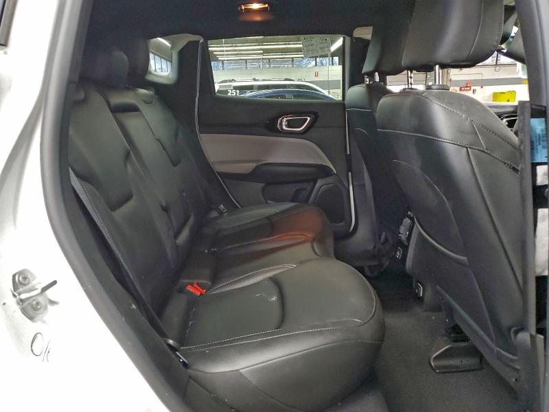 Фото 11 - JEEP COMPASS