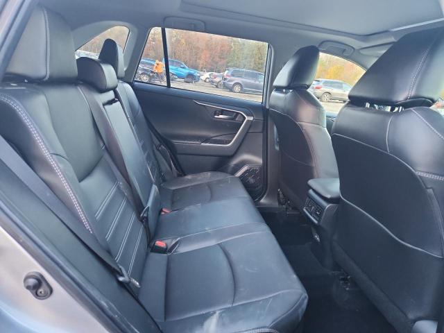 Фото 11 - TOYOTA RAV4