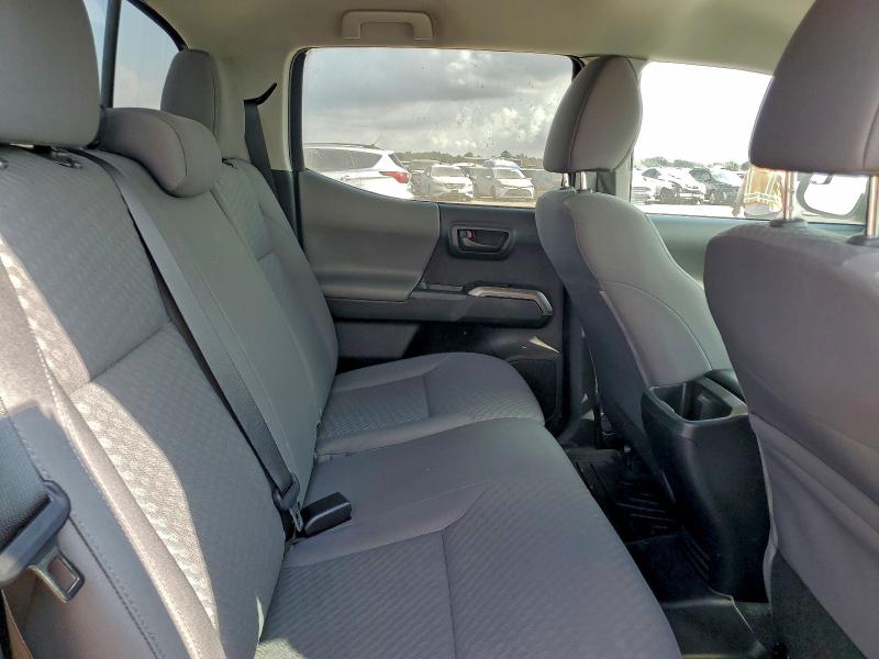 Фото 10 - TOYOTA TACOMA