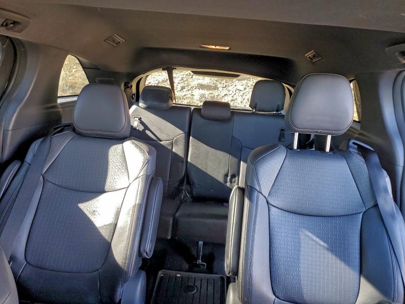 Фото 10 - TOYOTA SIENNA