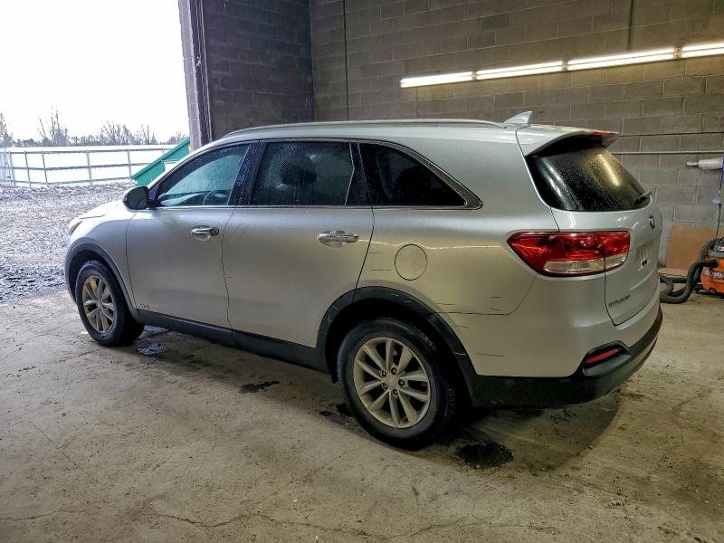 Фото 2 - KIA SORENTO