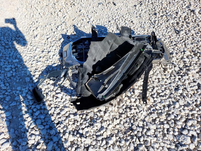 Фото 13 - AUDI Q8