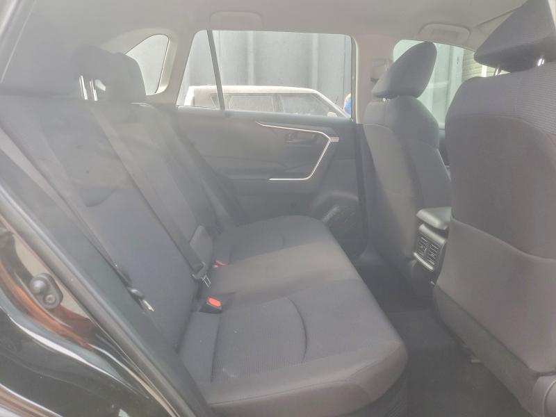 Фото 11 - TOYOTA RAV4