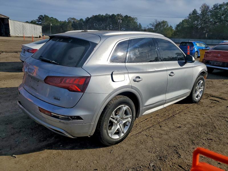 Фото 3 - AUDI Q5