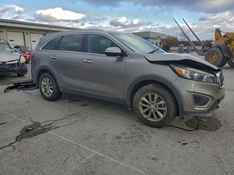 Фото 4 - KIA SORENTO