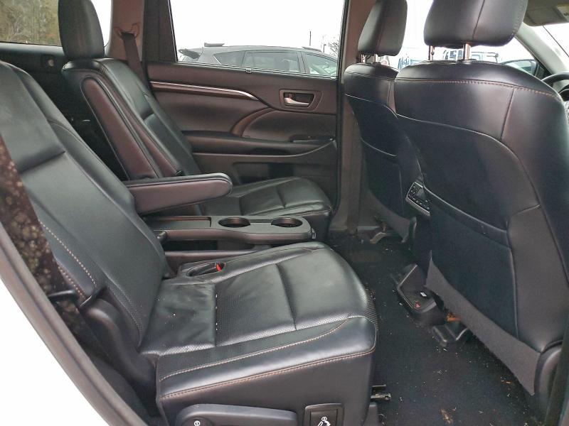 Фото 11 - TOYOTA HIGHLANDER