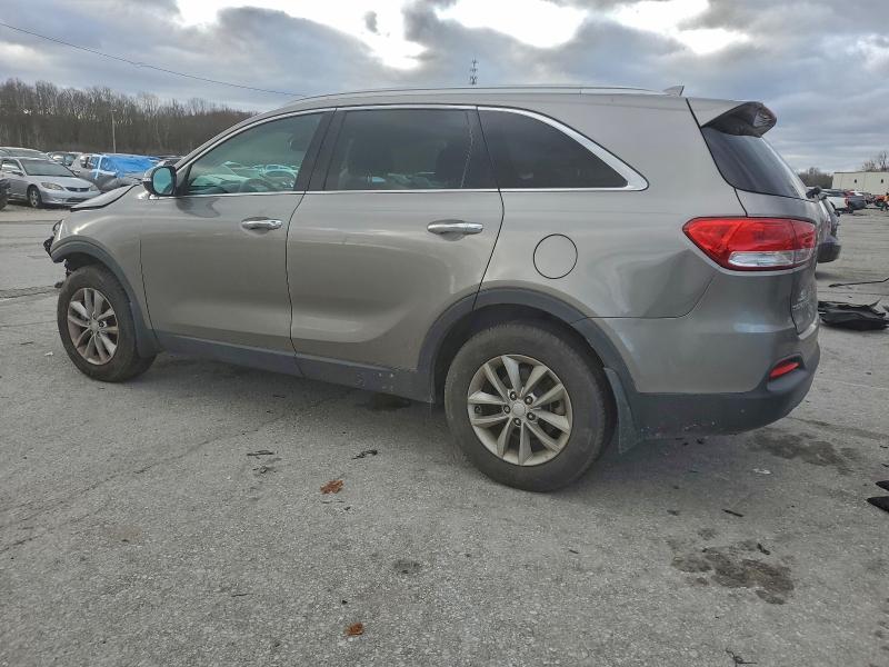 Фото 2 - KIA SORENTO