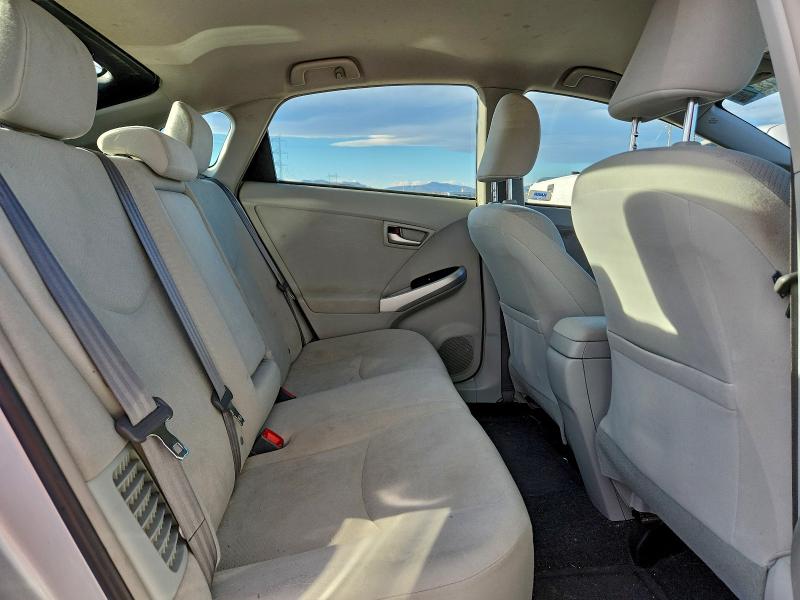 Фото 10 - TOYOTA PRIUS